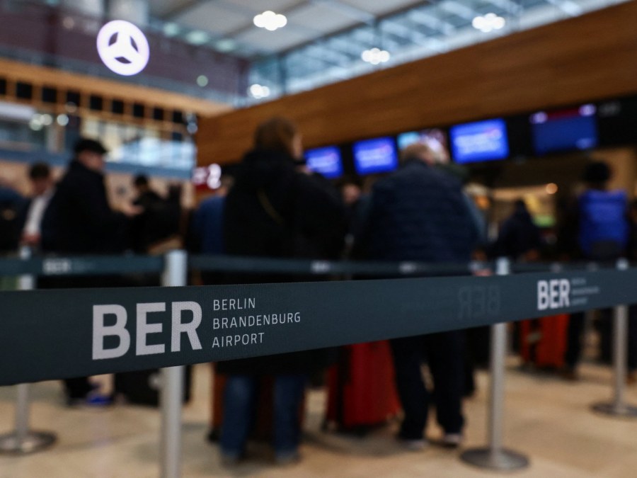EU's Digital Border System Challenges Travel Industry
