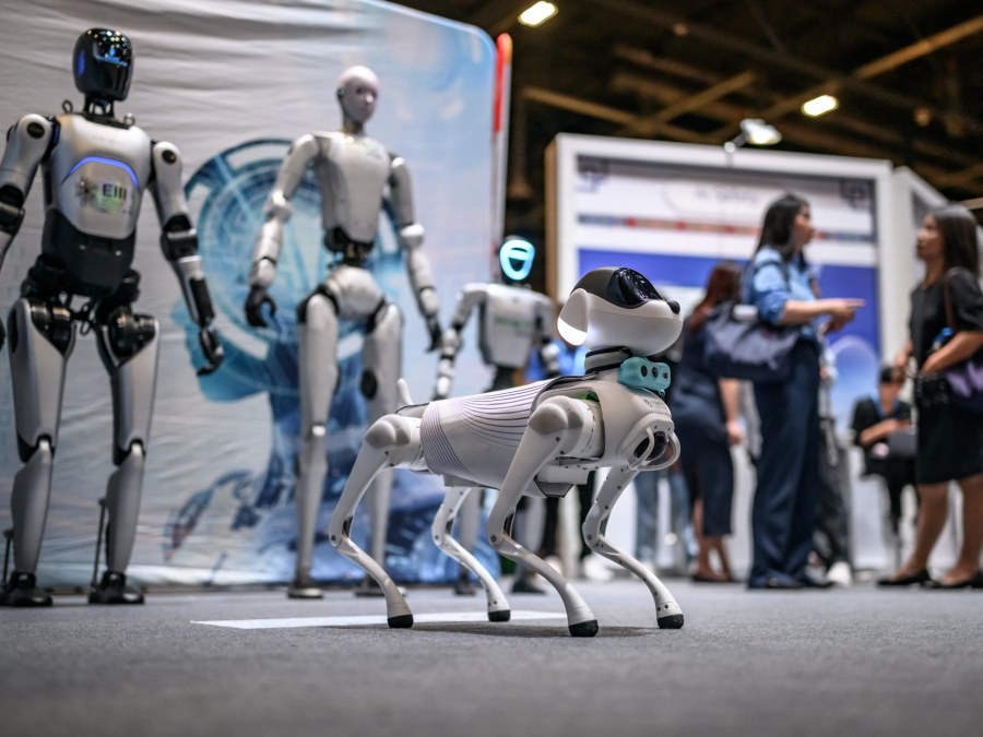 Global Economists Urge Immediate AI Impact Strategy