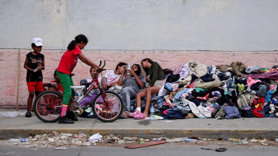 Venezuela Quake Leaves 2,295 Dead, Declares Mourning