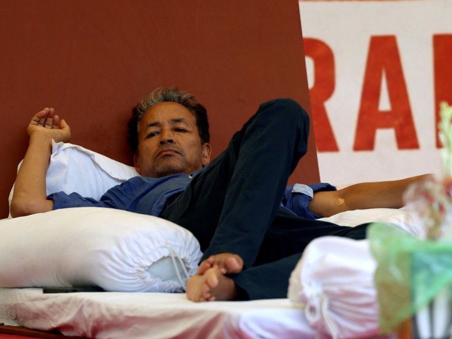 Intensifying Hunger Strike Puts Pressure on Indian Government