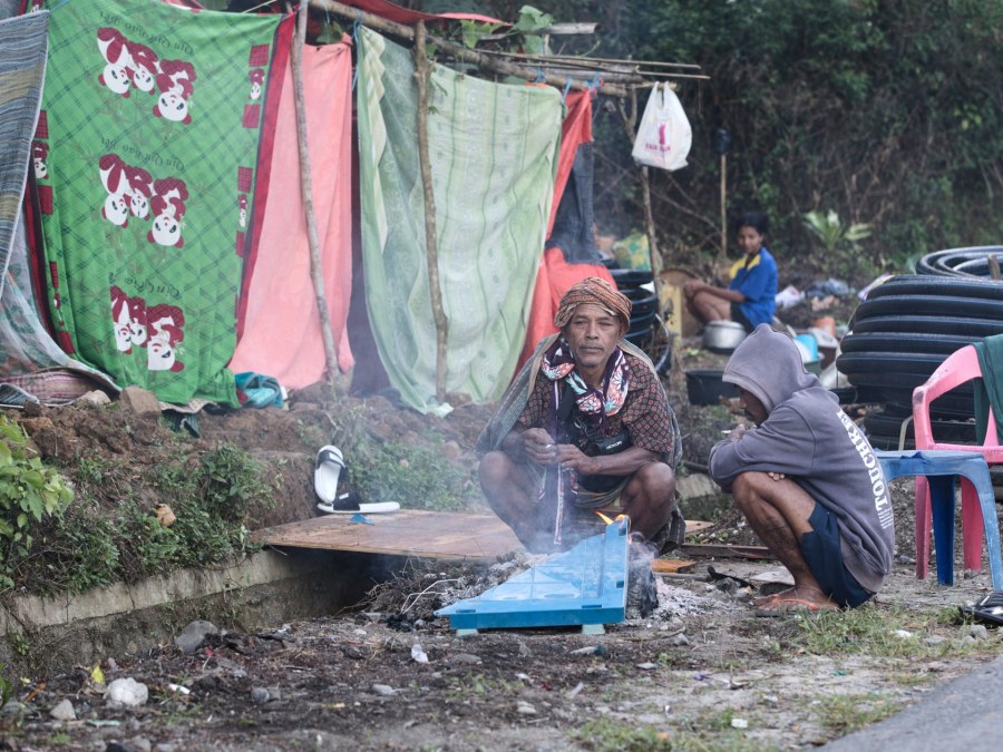 Indonesia Struggles to Deliver Aid Post-Quake